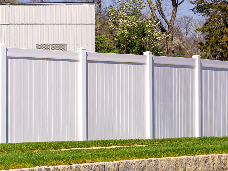 Vinyl fence company in the Elkhart Indiana area.