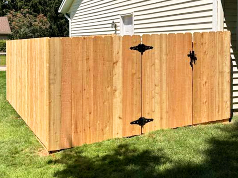 Osceola IN stockade style wood fence