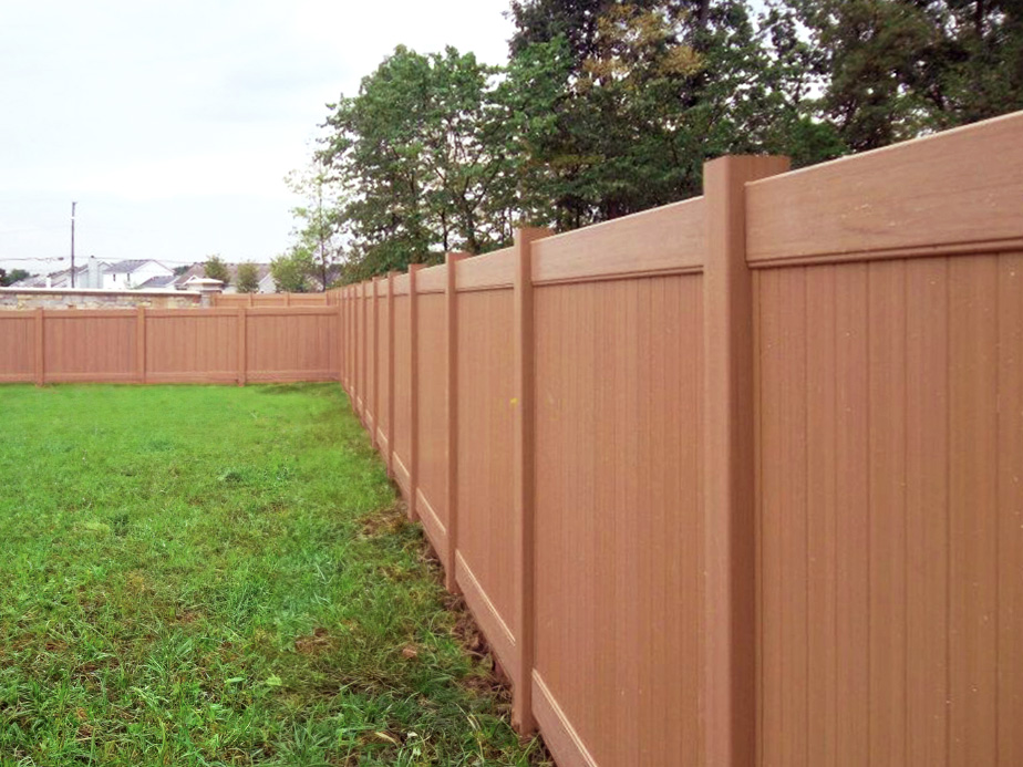 Edwardsburg Michigan vinyl privacy fencing